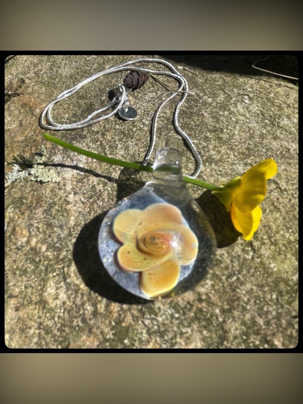 🆕 Blown Glass Rose Bead Pendant Necklace
